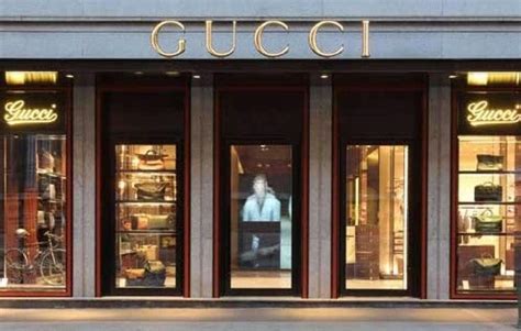 Milano, la Finanza da Gucci: “Violate leggi concorrenza”